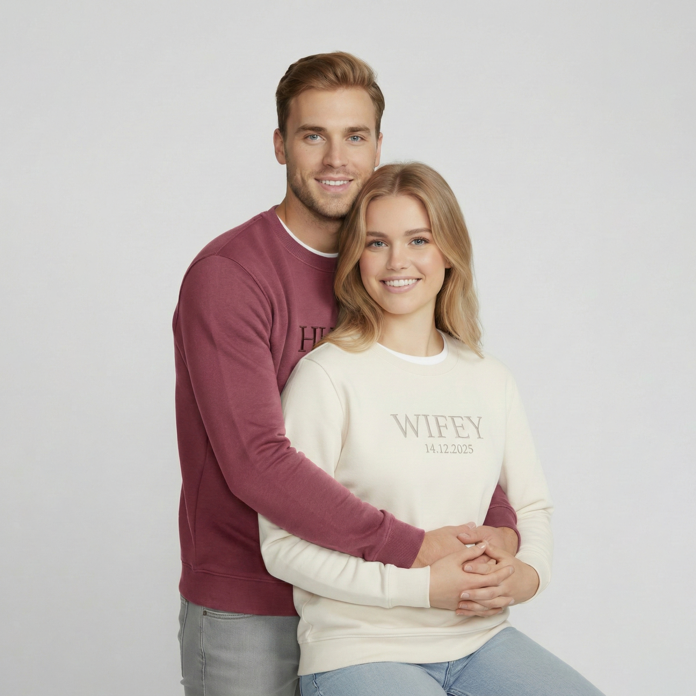 Персонализирани суитчъри за двойки „Hubby / Wife“ – Бродерия с дата по избор
