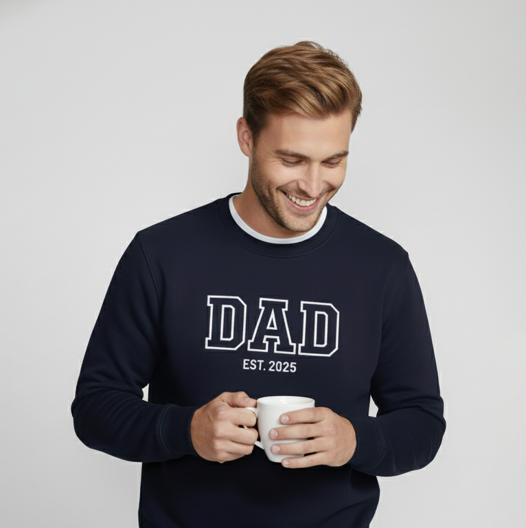 Персонализиран суитчър „DAD“ – Бродиран с дата по избор, идеален подарък за татковци