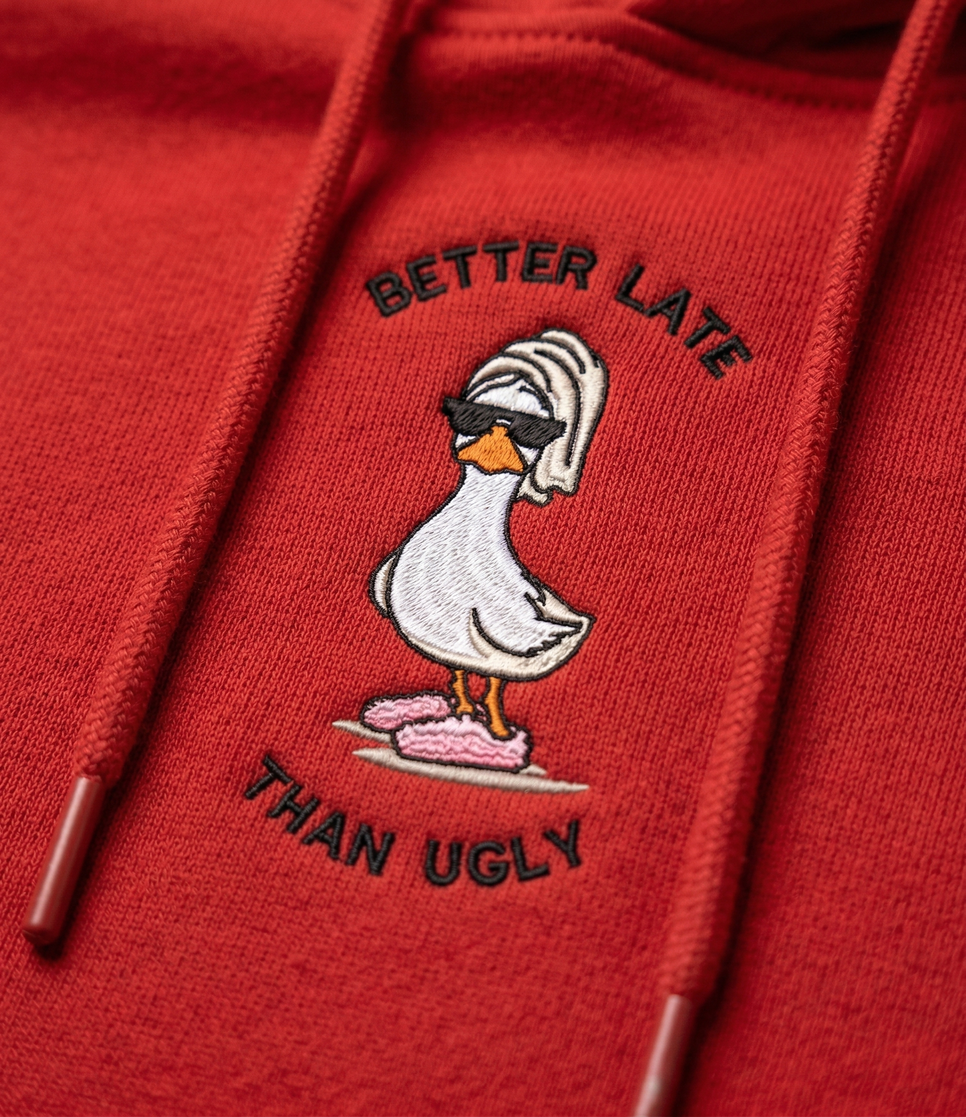 Дамски суитчър (худи) с бродерия – оригинален подарък за нея